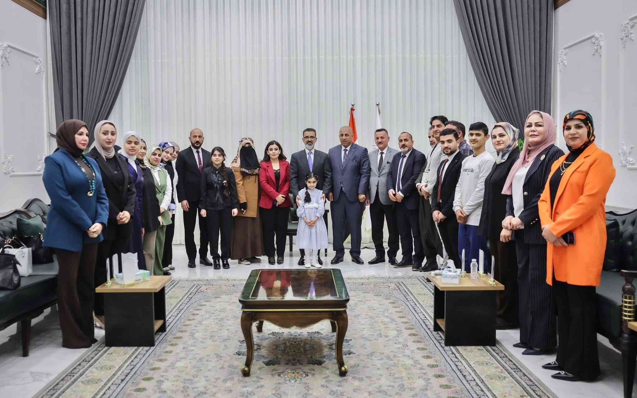 التقى السيد محافظ كركوك ريبوار طه   فريق شركاء الاحسان الخيري ومركز رعاية الاسرة وشكرهم لمبادراتهم ودعمهم للأنشطة والفعاليات في كركوك،