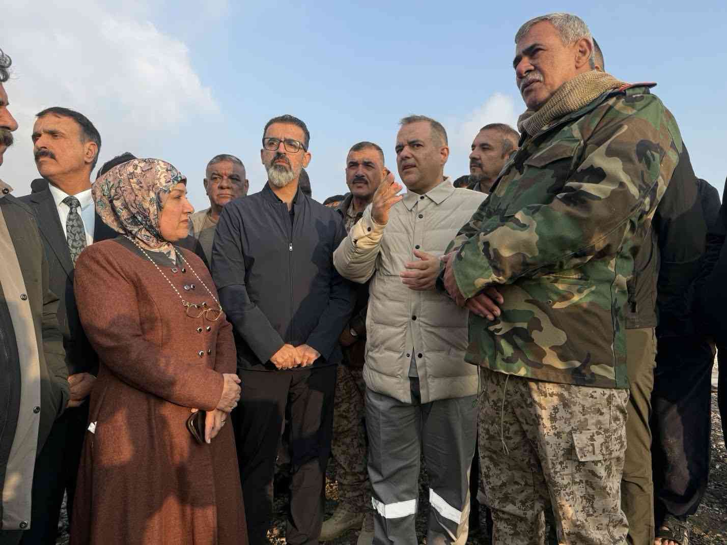 أشرف محافظ كركوك ريبوار طه   ميدانياً على تحويل مسار المياه وفتح الطرق للقرى الواقعة ضمن حدود ناحية ليلان التي  تضررت جراء السيول.