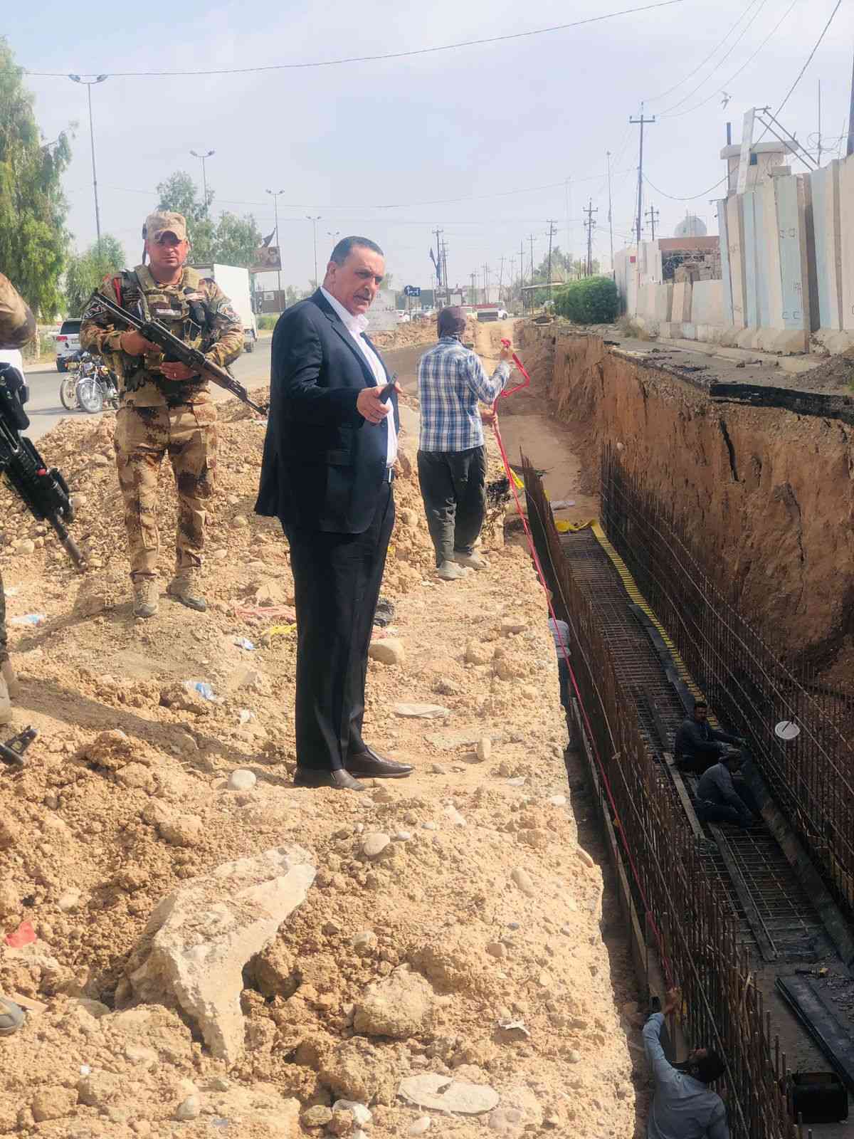 لجبوري .. يتابع ميدانياً تنفيذ المشاريع في احياء داقوق .. ويلتقي عدد من المواطنين ويستمع لمطالبهم .