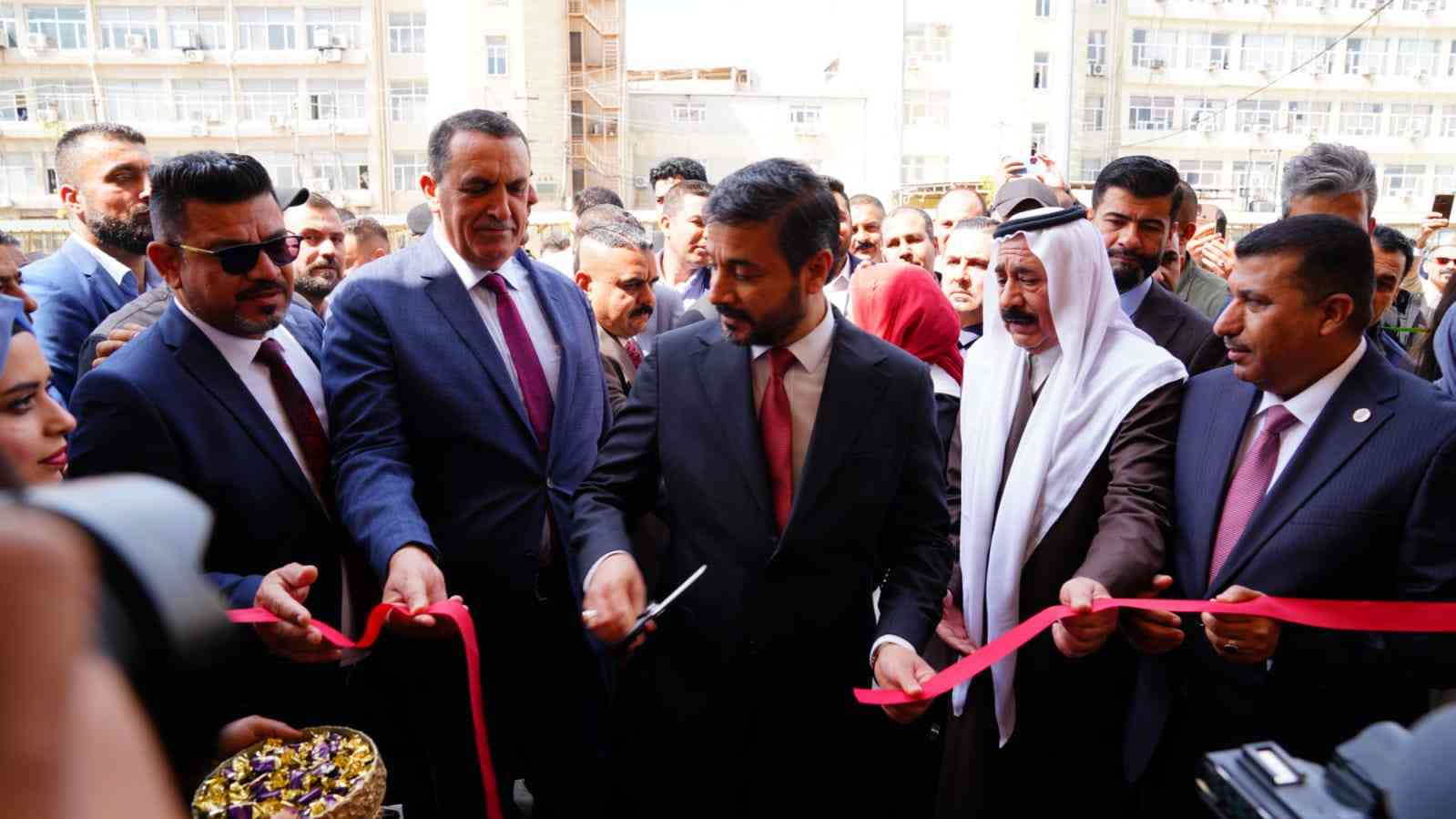 معالي وزير التعليم الدكتور نعيم العبودي ،  والسيد محافظ كركوك راكان سعيد الجبوري   وعدد من السادة اعضاء مجلس النواب والسيد رئيس جامعة كركوك الدكتور عمران جمال ،  يفتتحون قسم علوم الحياة في كلية العلوم بجامعة كركوك ،ويزورون مبنى عمادة كلية التربية الاساسية