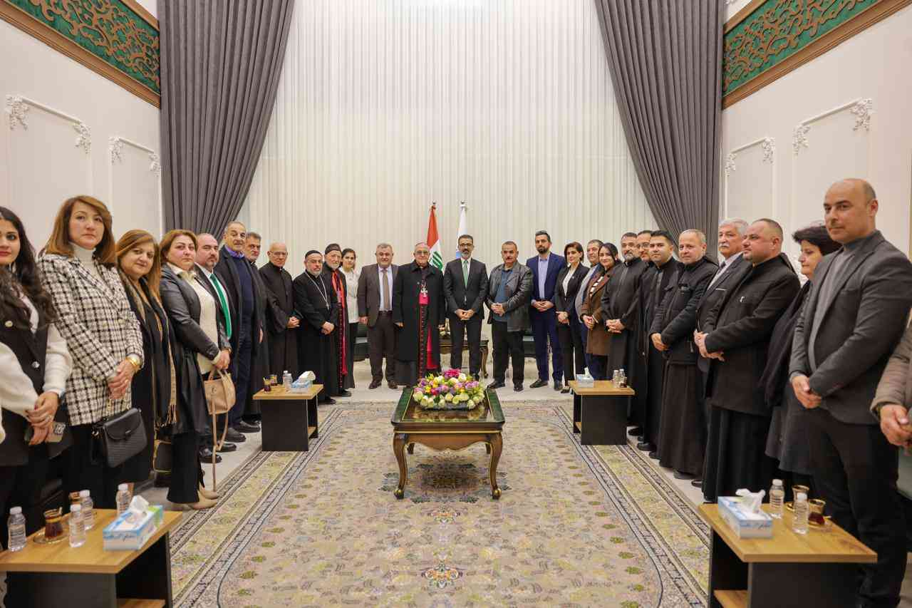 محافظ كركوك ريبوار طه   يستقبل رئيس أساقفة كركوك والسليمانية للكلدان وعدد من رجال الدين .