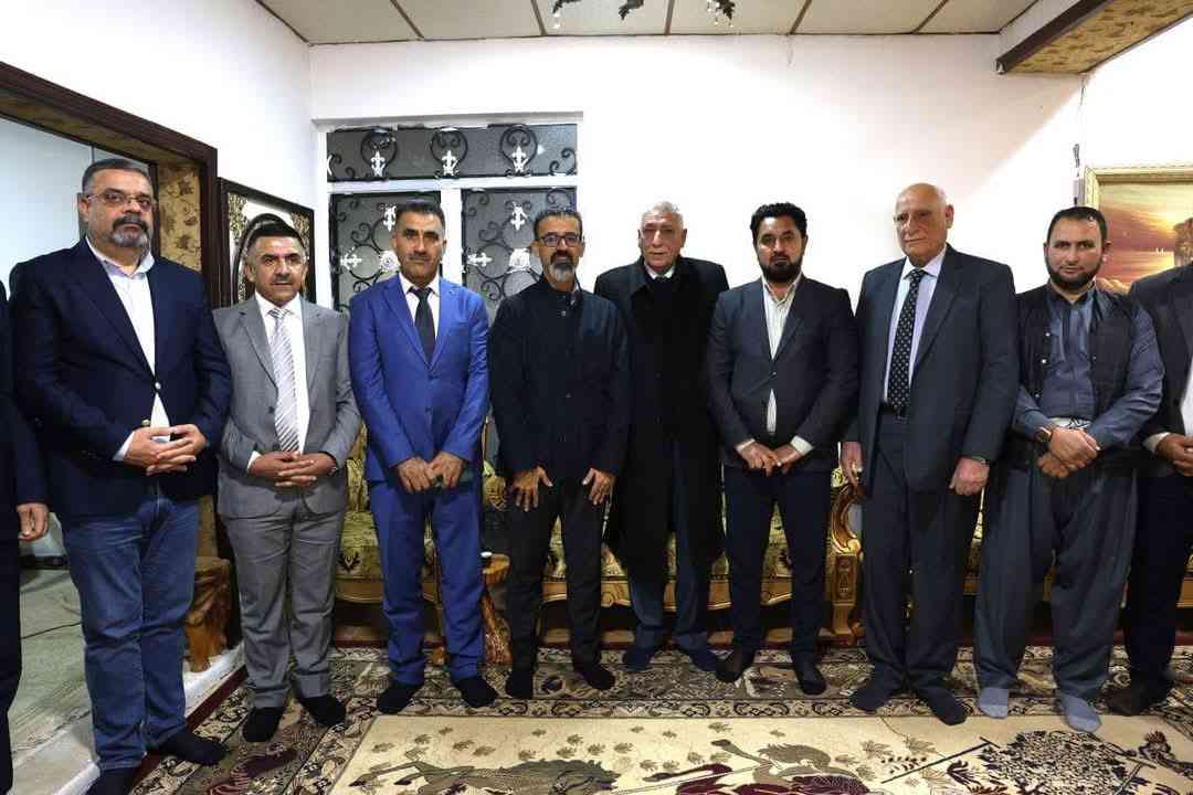 في ختام جولته لقضاء داقوق     محافظ كركوك ريبوار طه مصطفى   يزور مضيف الشيخ جمال اغا الداودي .