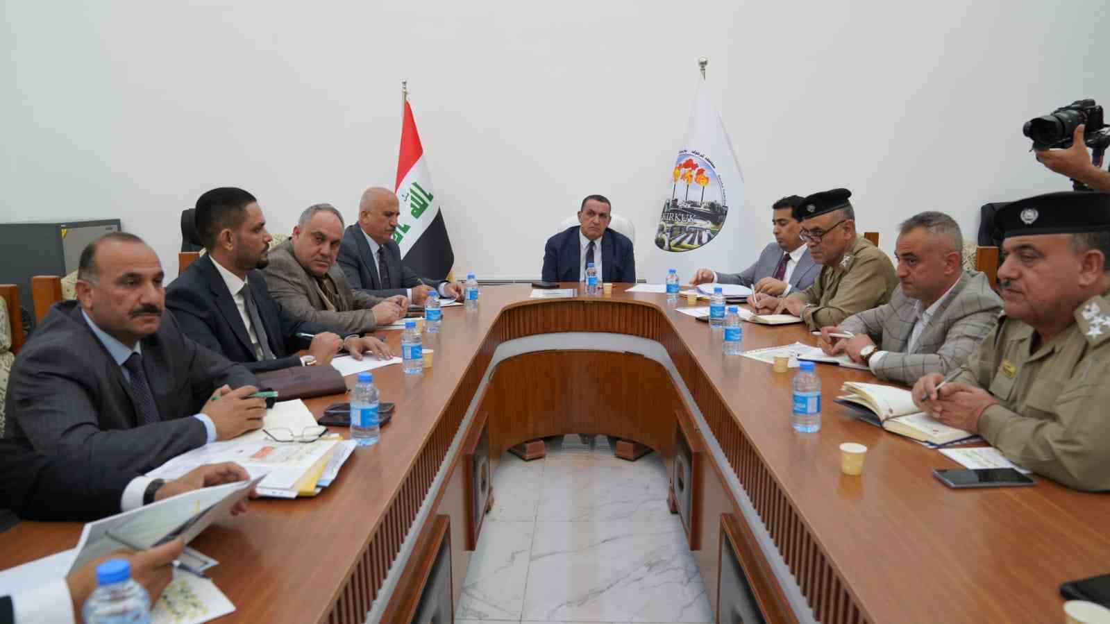 محافظ كركوك ..  يترأس اجتماعاً موسعاً لبحث الاجراءات الأحترازية في الحمى النزفية .