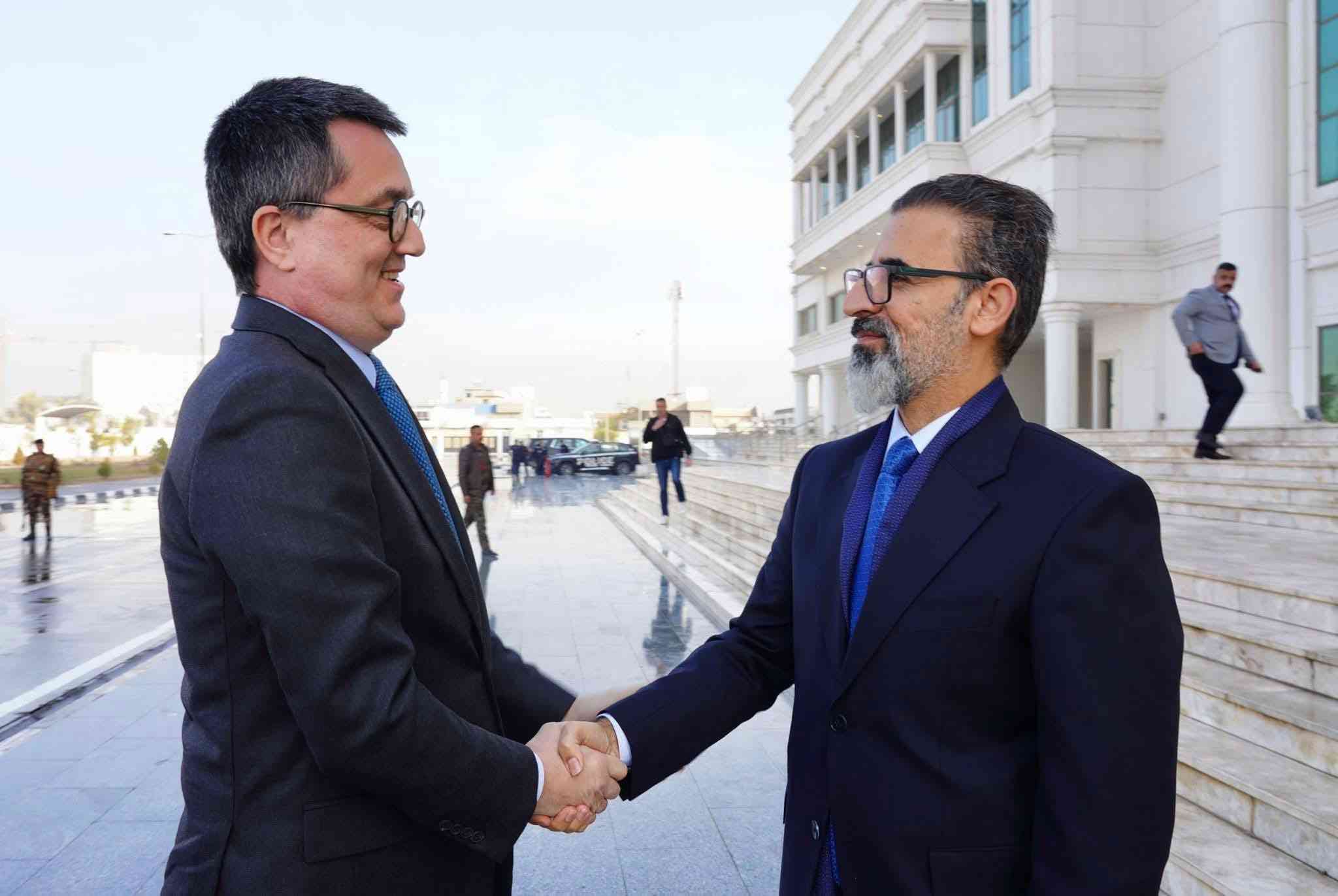 استقبل السيد محافظ كركوك ريبوار طه   سعادة القائم بأعمال السفارة الفرنسية في العراق السيد بينوا كومبوريو مع السيدة تيفن لو كورديه 