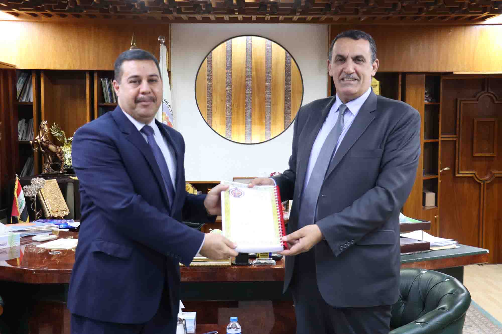  الجبوري  يبحث دعم جهود محو الأمية