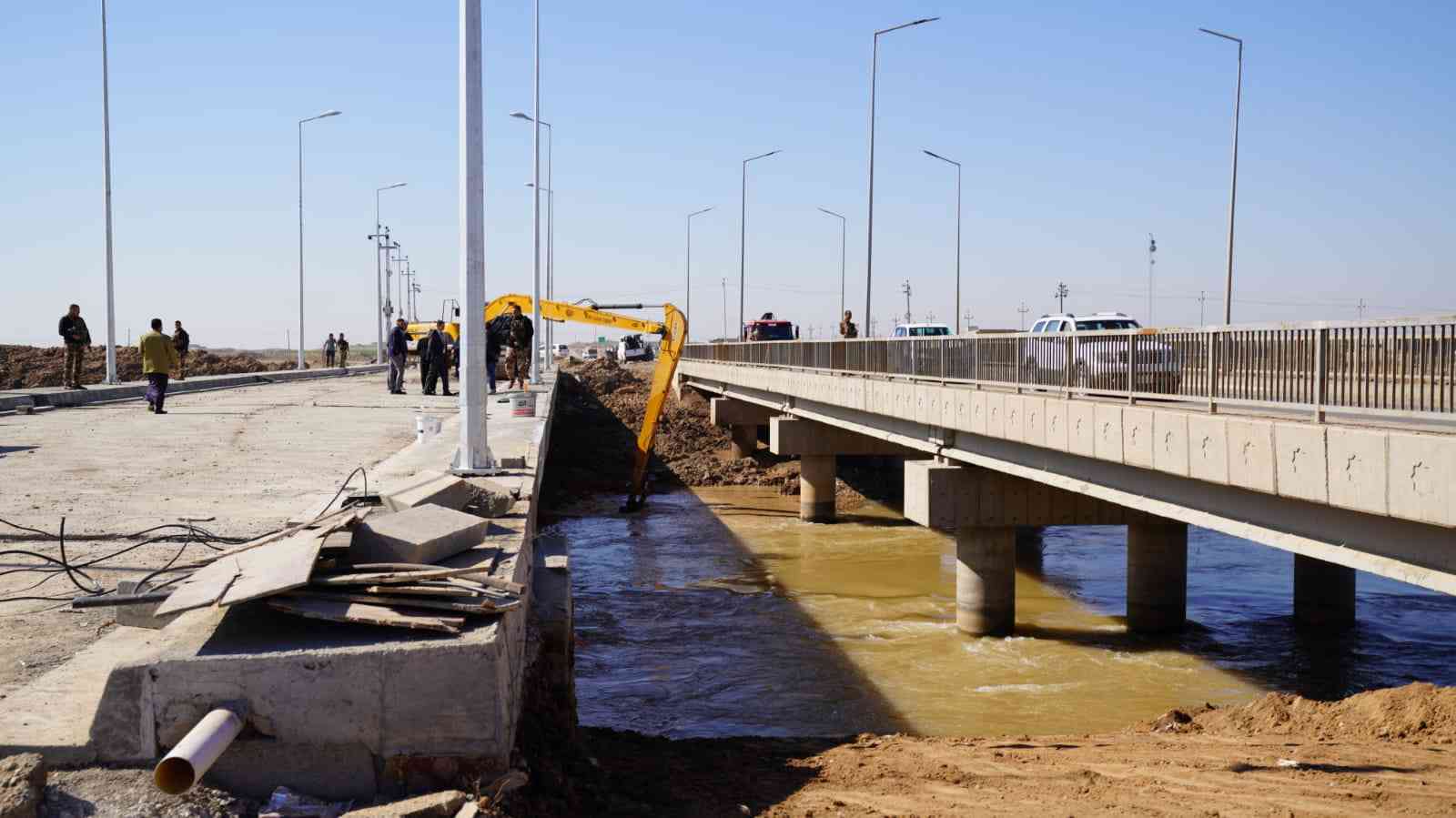 الجبوري .. يطلع ميدانياً على اعمال اعادة اعمار جسر مكتب خالد .
