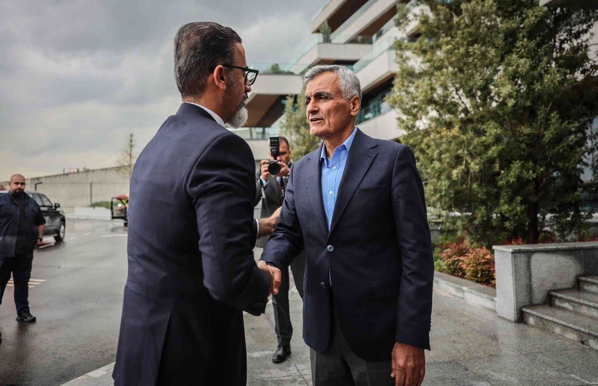 استقبل السيد رفعت عبد الله نائب رئيس الاتحاد الوطني الكوردستاني السيد ريبوار طه محافظ كركوك لبحث الأوضاع في المحافظة وجهود إعمارها.