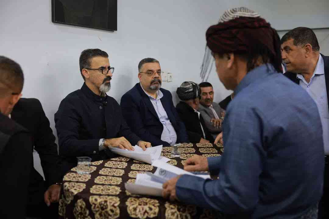 بهدف خدمة مواطني كركوك وضمن زيارته لقضاء داقوق .    محافظ كركوك ريبوار طه مصطفى  يزور قرية ( منصور أغا ) ويلتقي عدد المواطنيين .