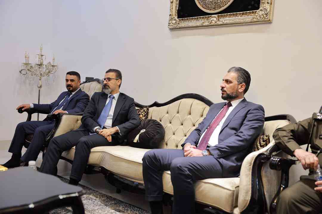 محافظ كركوك   يزور منزل رئيس المجلس والمعاون الفني في قضاء الدبس.  