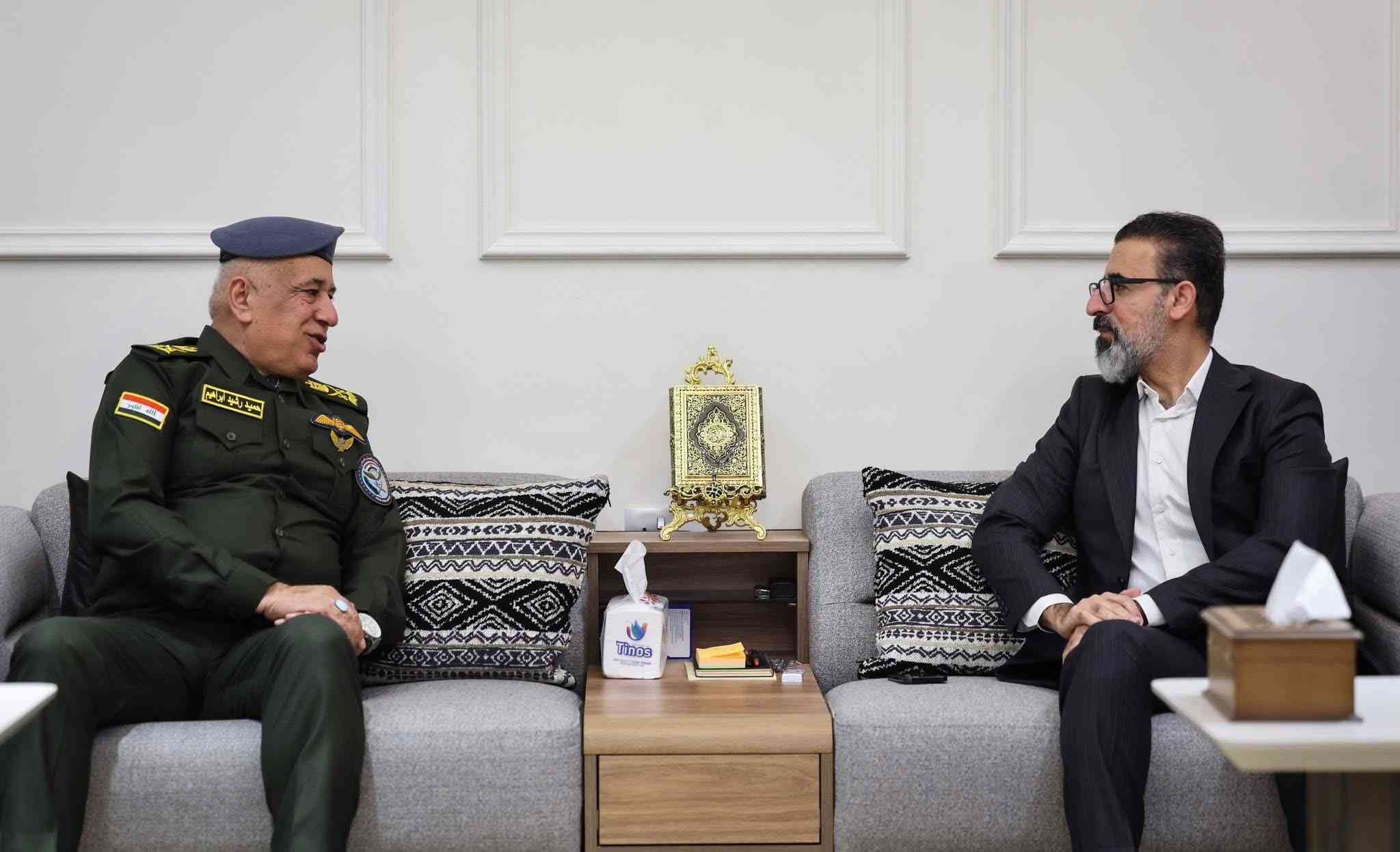 استقبل محافظ كركوك السيد ريبوار طه   اللواء الطيار حميد رشيد ابراهيم قائد قاعدة كركوك الجوية. 