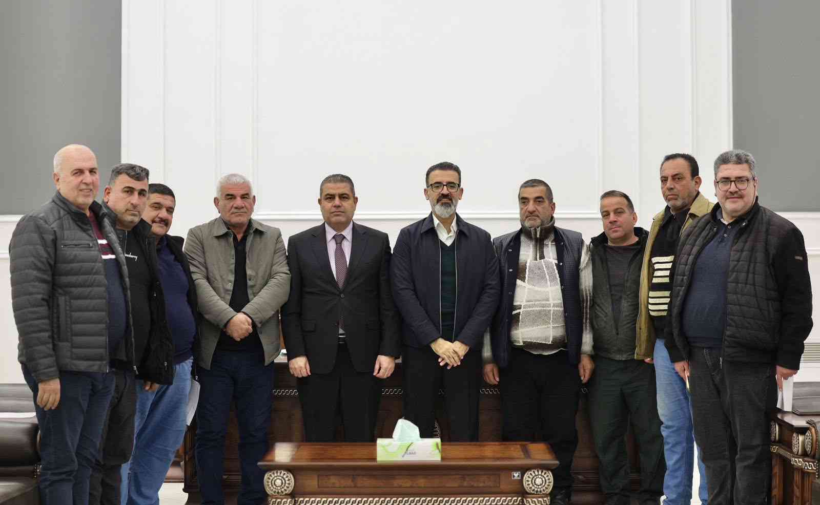 التقى محافظ كركوك السيد ريبوار طه   بحضور نائبه الدكتور ياوز حميد، بمجموعة من الكسبة وأصحاب المحال التجارية في شارع صلاح الدين. 