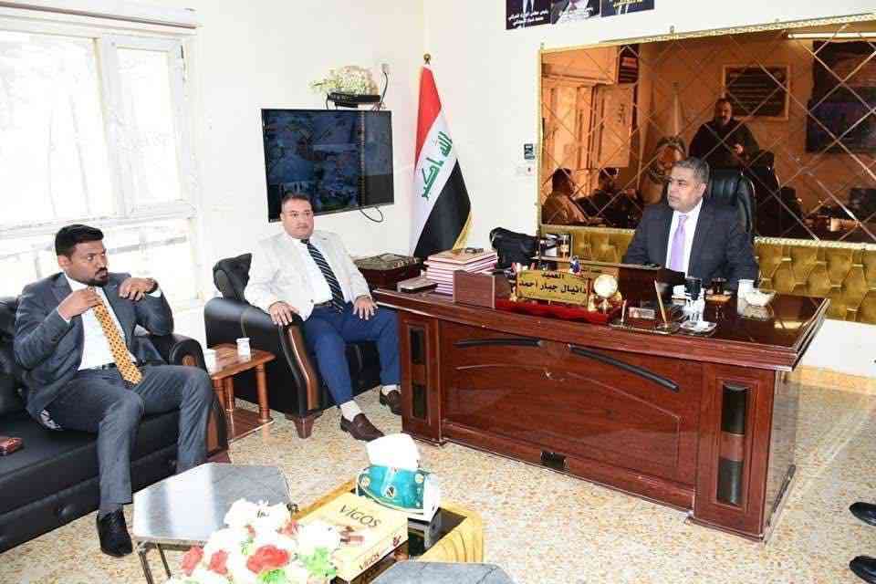 النائب الأول لمحافظ كركوك يزور شرطة الآثار.