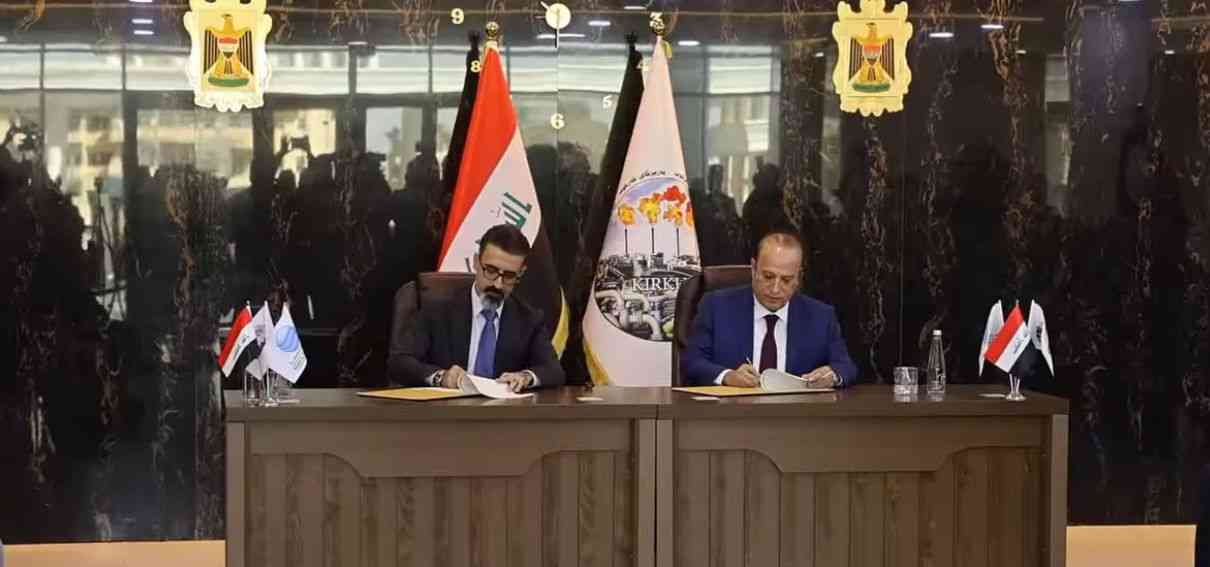 محافظ كركوك ريبوار طه مصطفى   يوقع عقد انشاء مصفى كركوك الأستثماري .