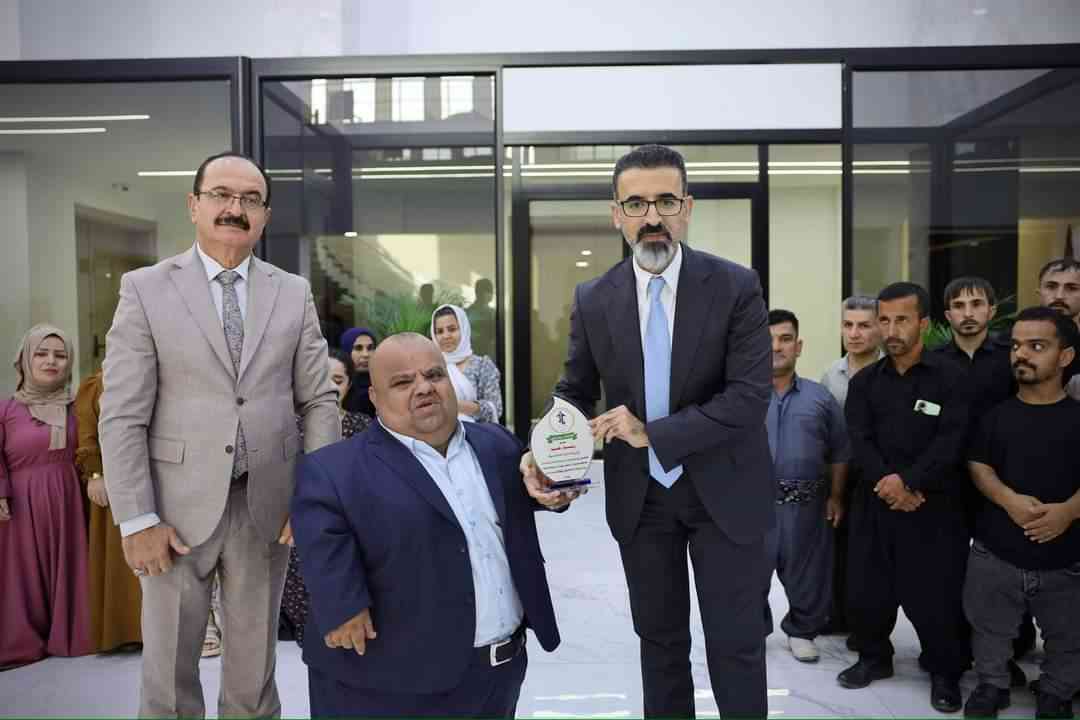  محافظ كركوك ريبوار طه مصطفى  يلتقي وفد كريم من جمعية قصار القامة الاعزاء