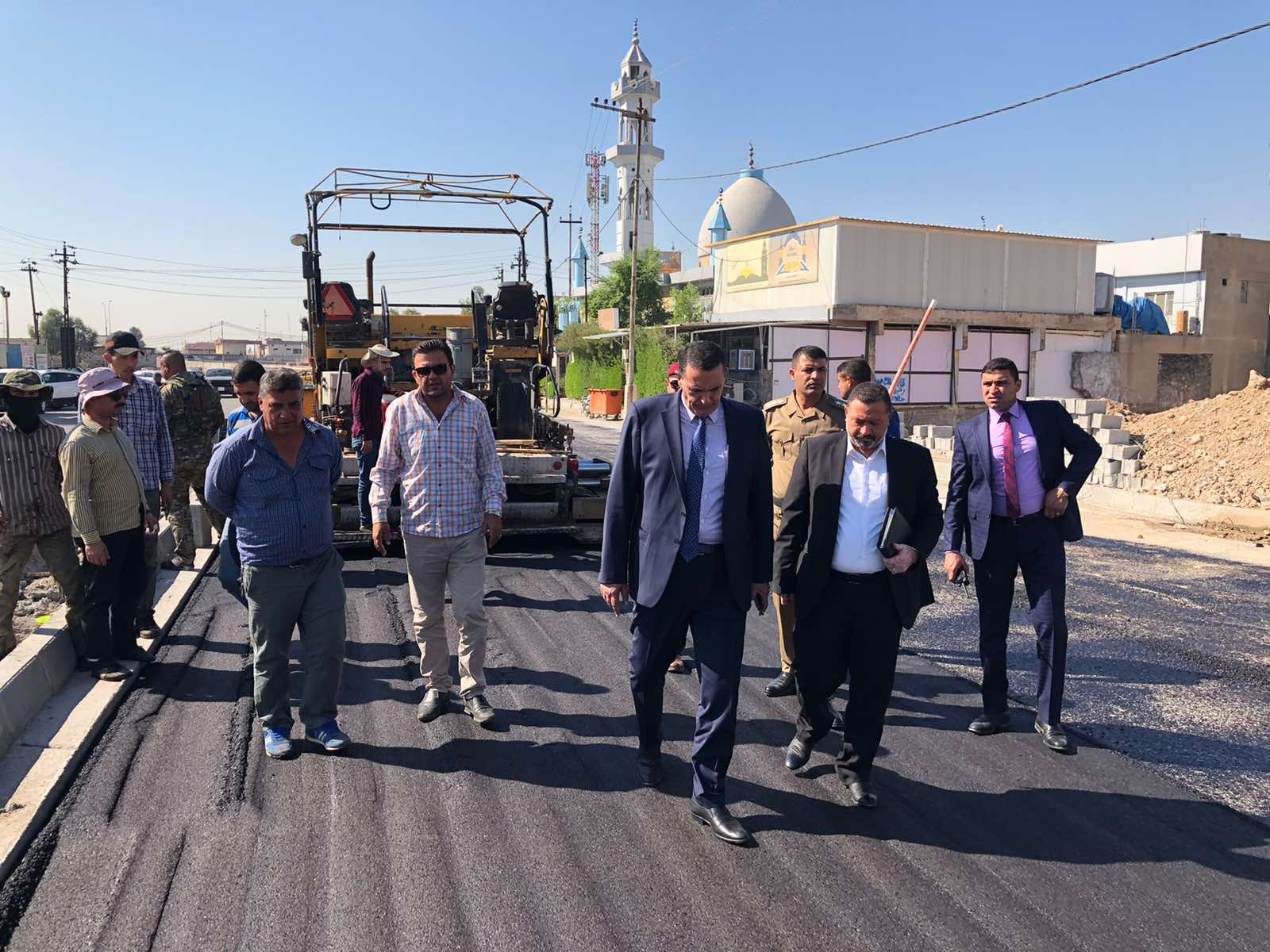   السيد محافظ كركوك   يتابع ميدانيا  تنفيذ عددا من مشاريع الطرق وتأمين الخدمات لأحياء كركوك 