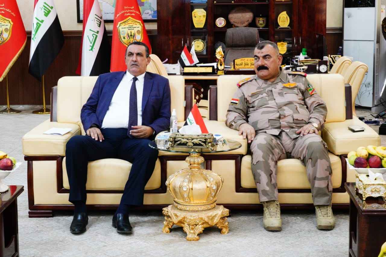 الجبوري يقدمواجب العزاء لقائد المقر المتقدم للعمليات المشتركة في كركوك . 