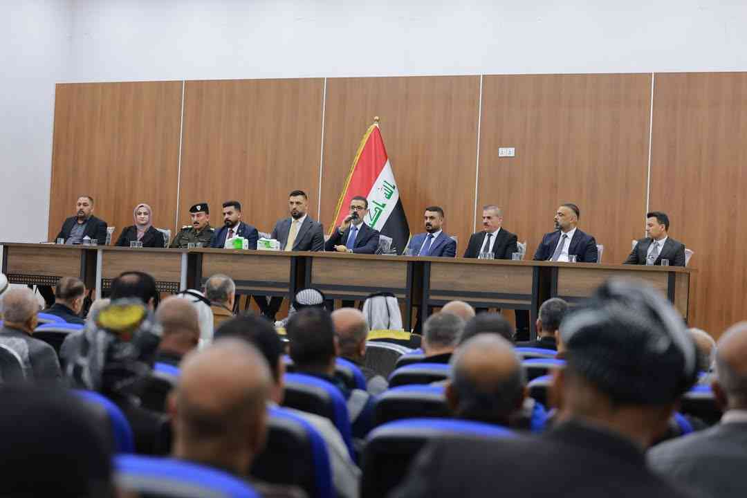 خلال زيارته القضاء   محافظ كركوك ريبوار طه مصطفى   يحضر تجمعاً للشيوخ والوجهاء من أهلنا في قضاء الدبس .