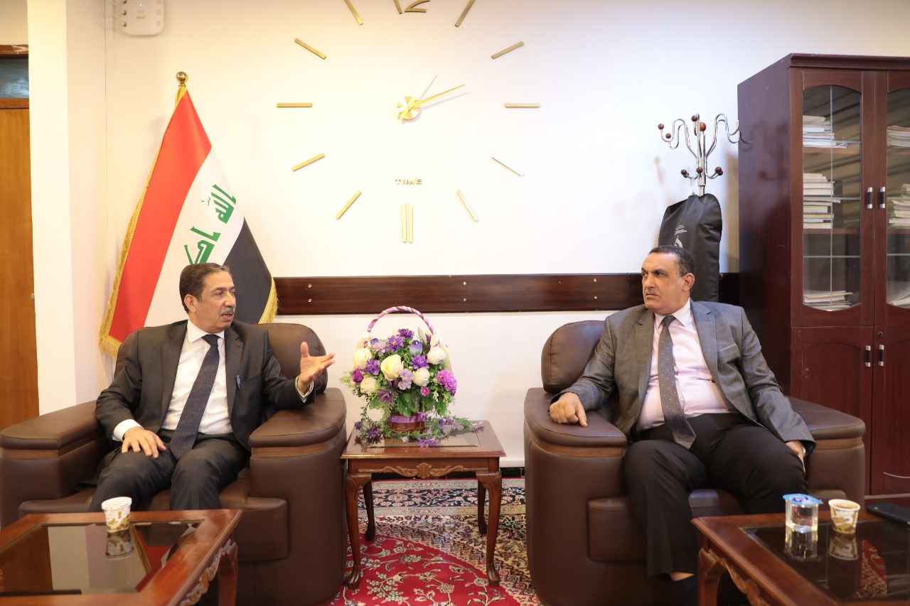 الجبوري  يشدد على اهمية دعم   الصناعة الوطنية  وتطوير القطاع الخاص ..