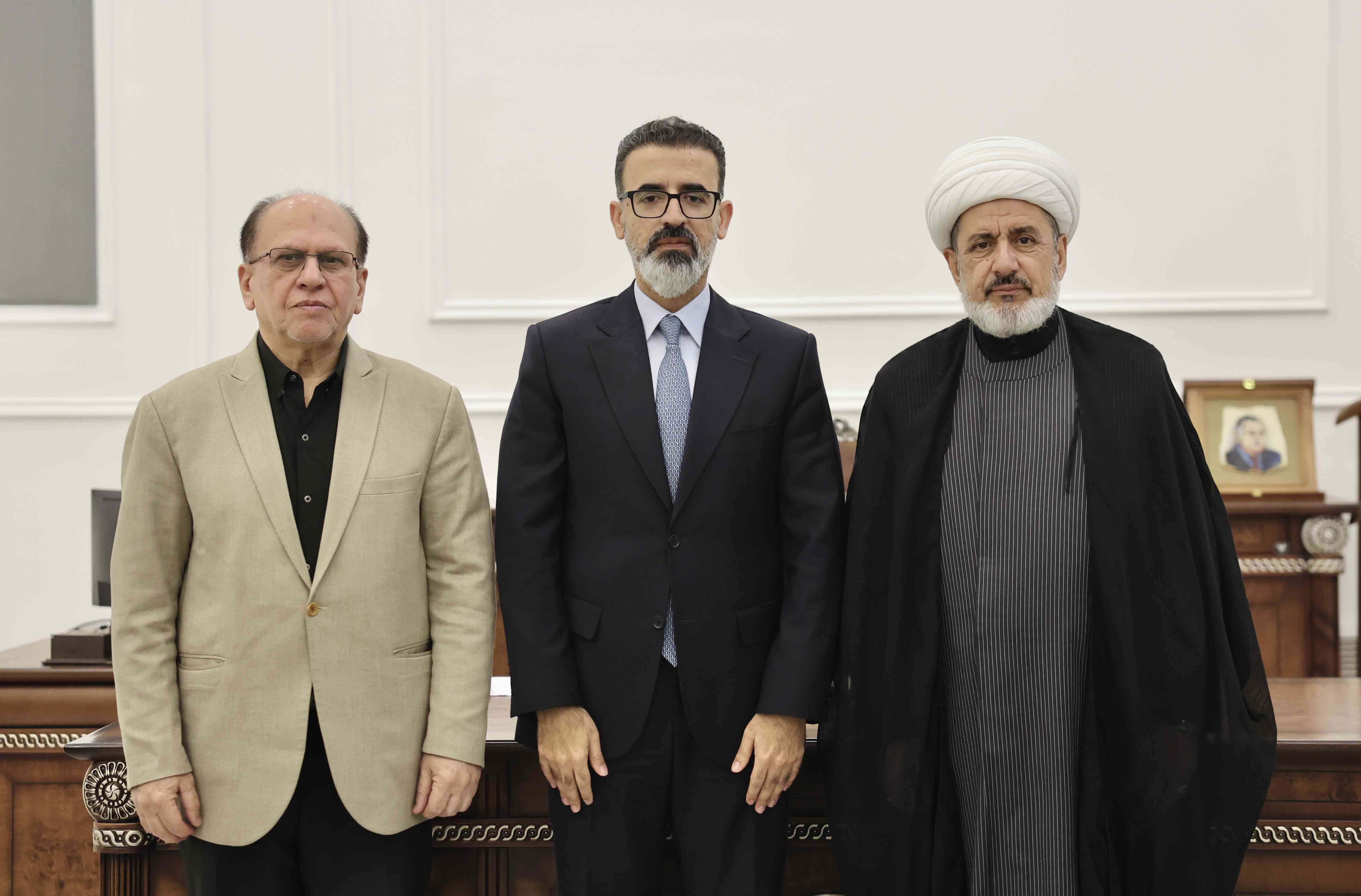 استقبل السيد محافظ كركوك ريبوار طه   السيد يلماز شهباز وكيل وزارة الإعمار والإسكان والبلديات العامة السابق ،مع امام وخطيب حسينية اهل البيت الشيخ علي جمعة