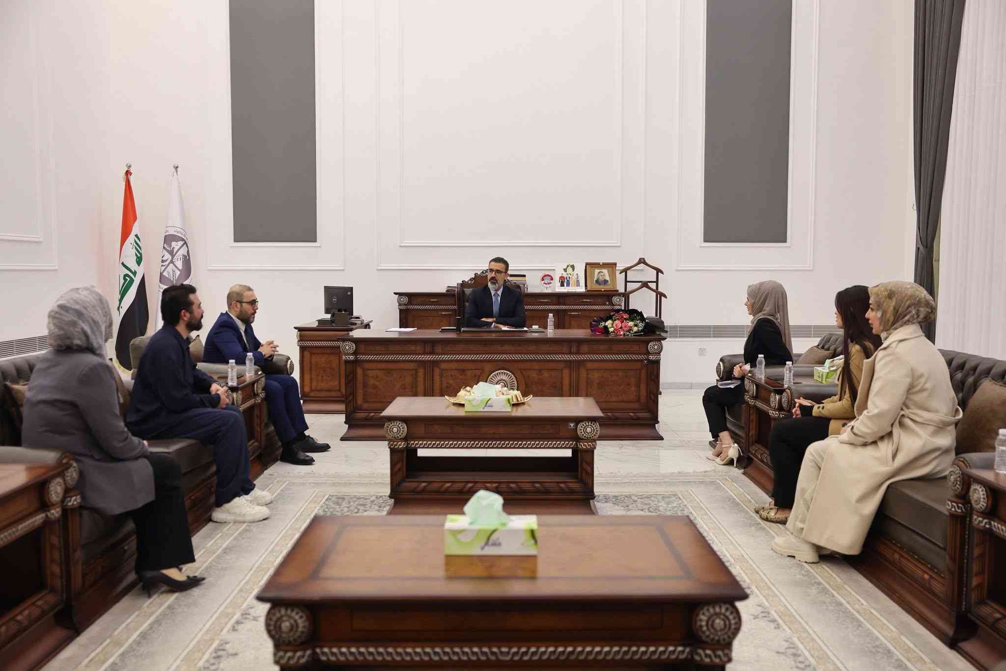 عقد السيد محافظ كركوك ريبوار طه   اجتماعاً مع عدد من المختصين والناشطين في مجال الرفق بالحيوان، 