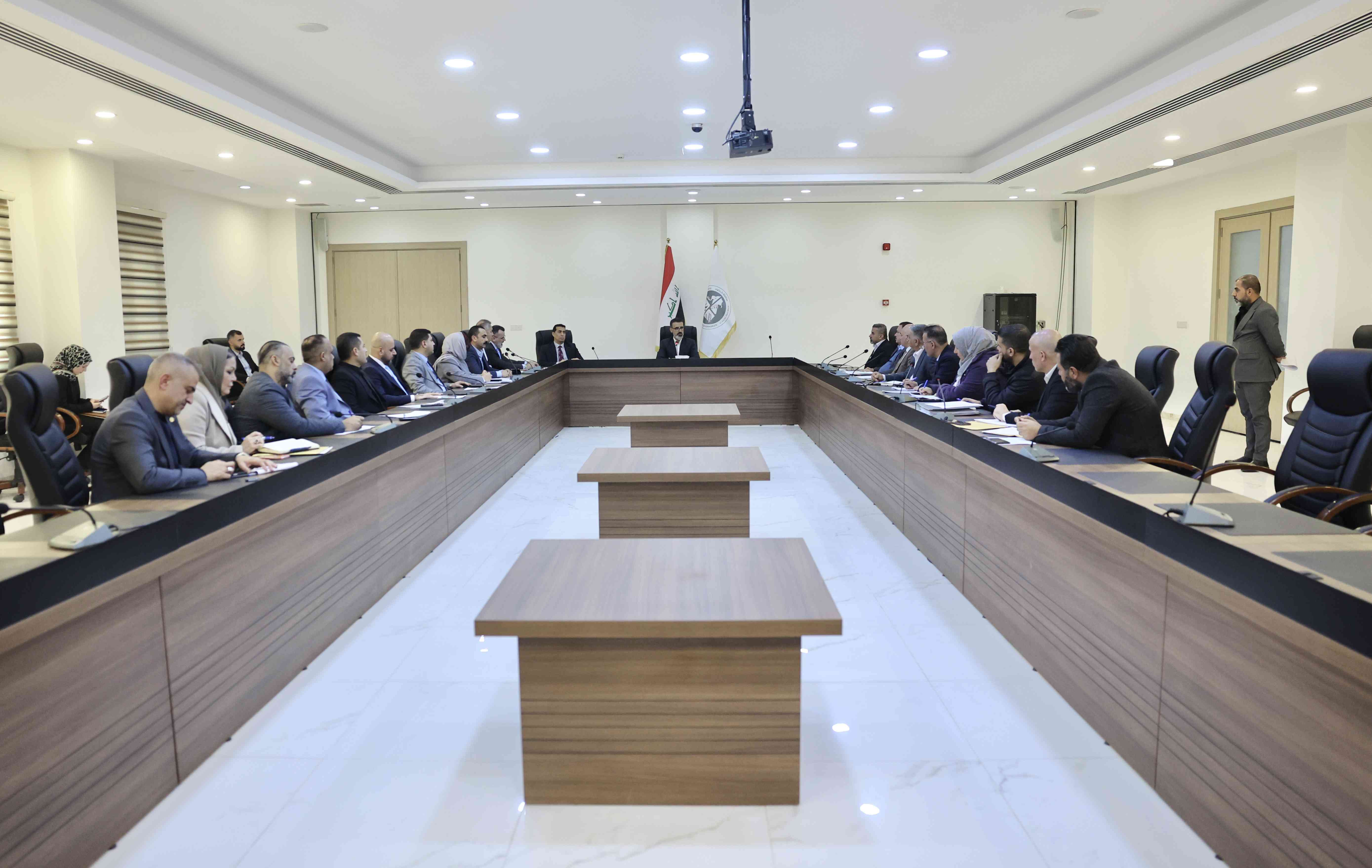 ريبوار طه محافظ كركوك   يترأس اجتماعاً لنقل الصلاحيات .