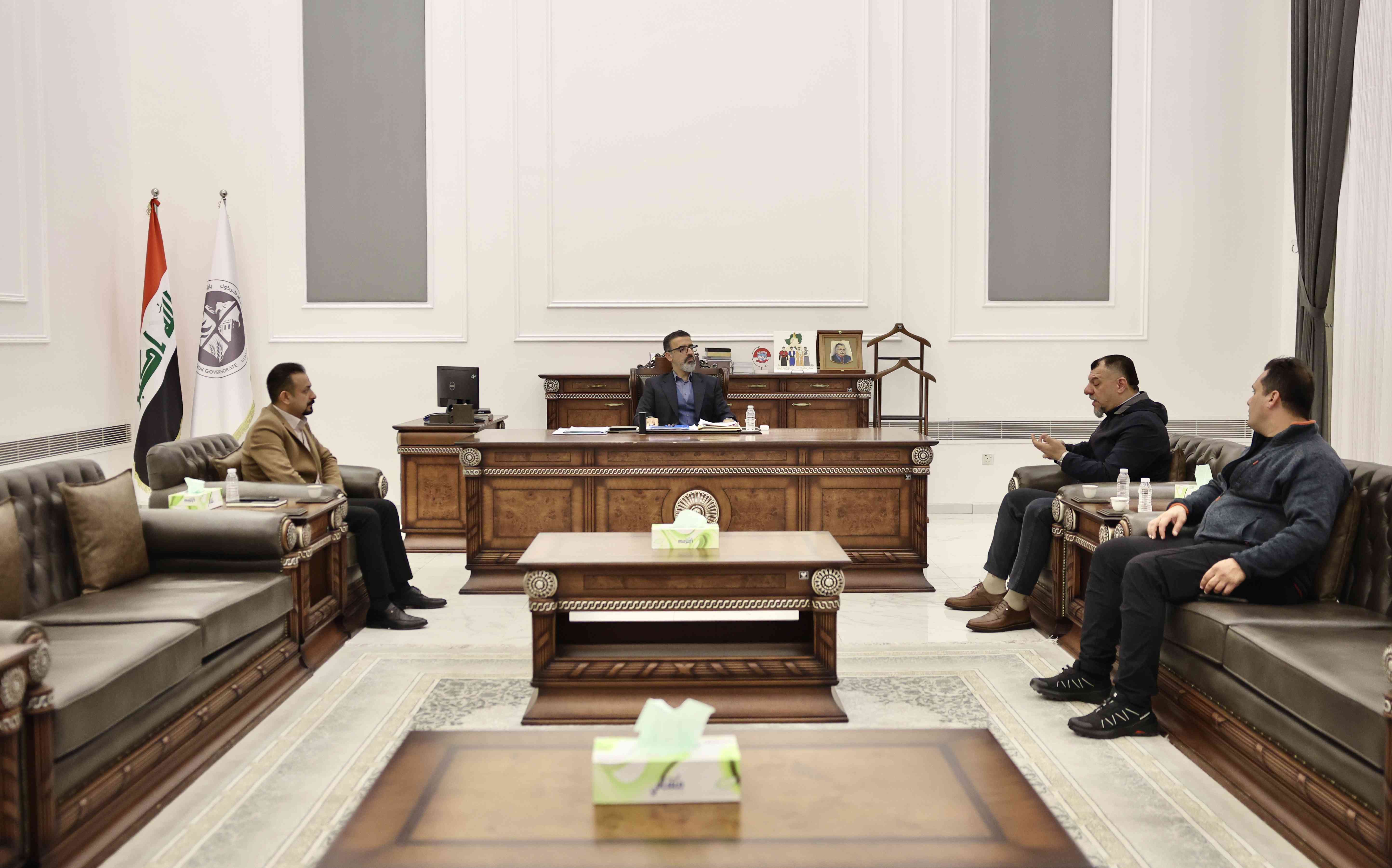 اجتمع السيد محافظ كركوك ريبوار طه   مع مدير فرع كركوك توزيع كهرباء المهندس ليث طلعت و وكيله المهندس دانيال عبدالله.