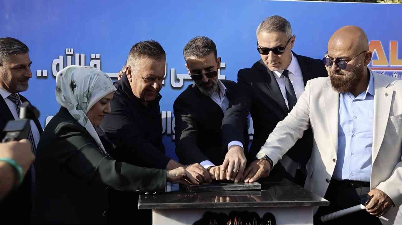 وضع السيد محافظ كركوك ريبوار طه   والسيد اسو مامند مسؤول تنظيمات الاتحاد الوطني الكوردستاني في كركوك وصلاح الدين   حجر أساس لمشروع ماء بنجا علي ،