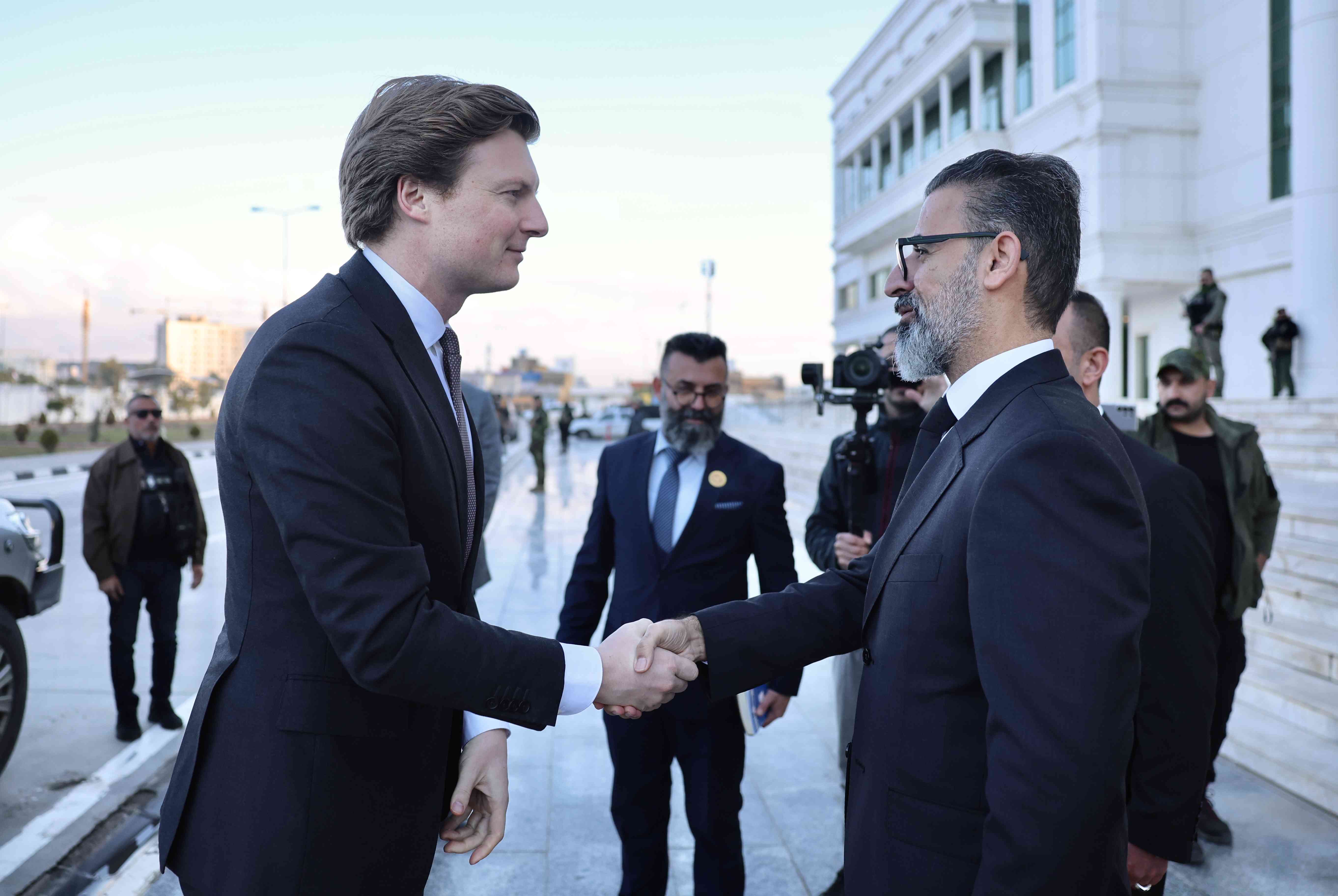 استقبل السيد محافظ كركوك ريبوار طه   السيد وزير الدفاع الهولندي روبن بريكلمانس والوفد المرافق،