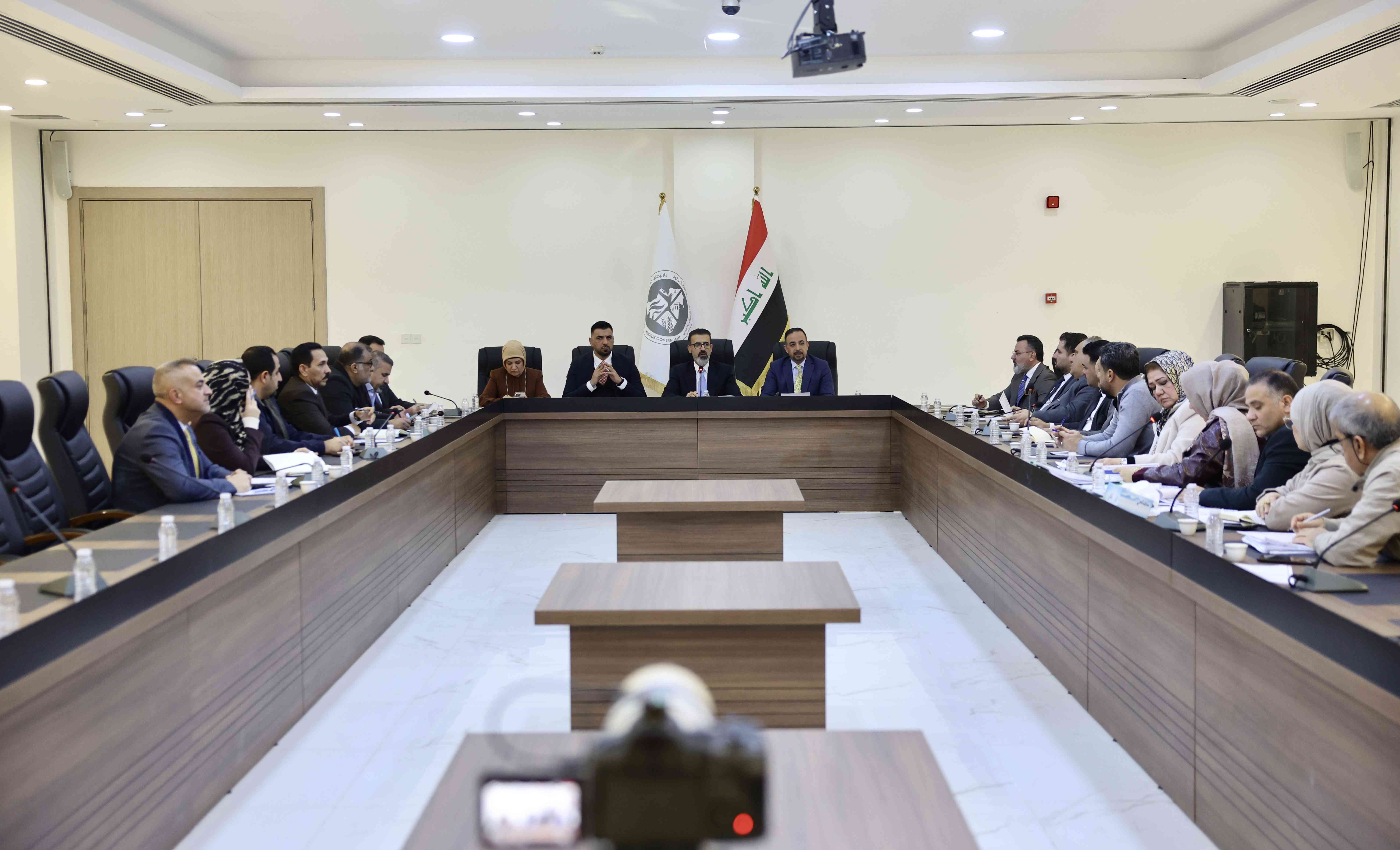 ترأس السيد محافظ كركوك ريبوار طه   الجلسة الثانية عشر للجنة دراسة وتخصيص الأراضي لمشاريع التنمية بين الدولة والأشخاص 