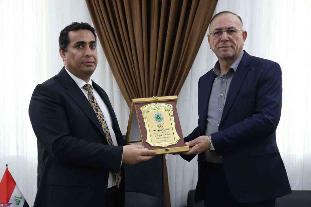 مستشار المحافظ لشؤون الخدمات والاستثمار   المهندس علي حمادي ،